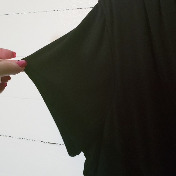 Faux 2-pc Short Sleeve Top      0025 - Picture 4 of 6